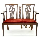 A VICTORIAN MAHOGANY TWIN BACK COUCH WITH SCROLLING ARMS ON SQUARE TAPERING LEGS, 118CM W