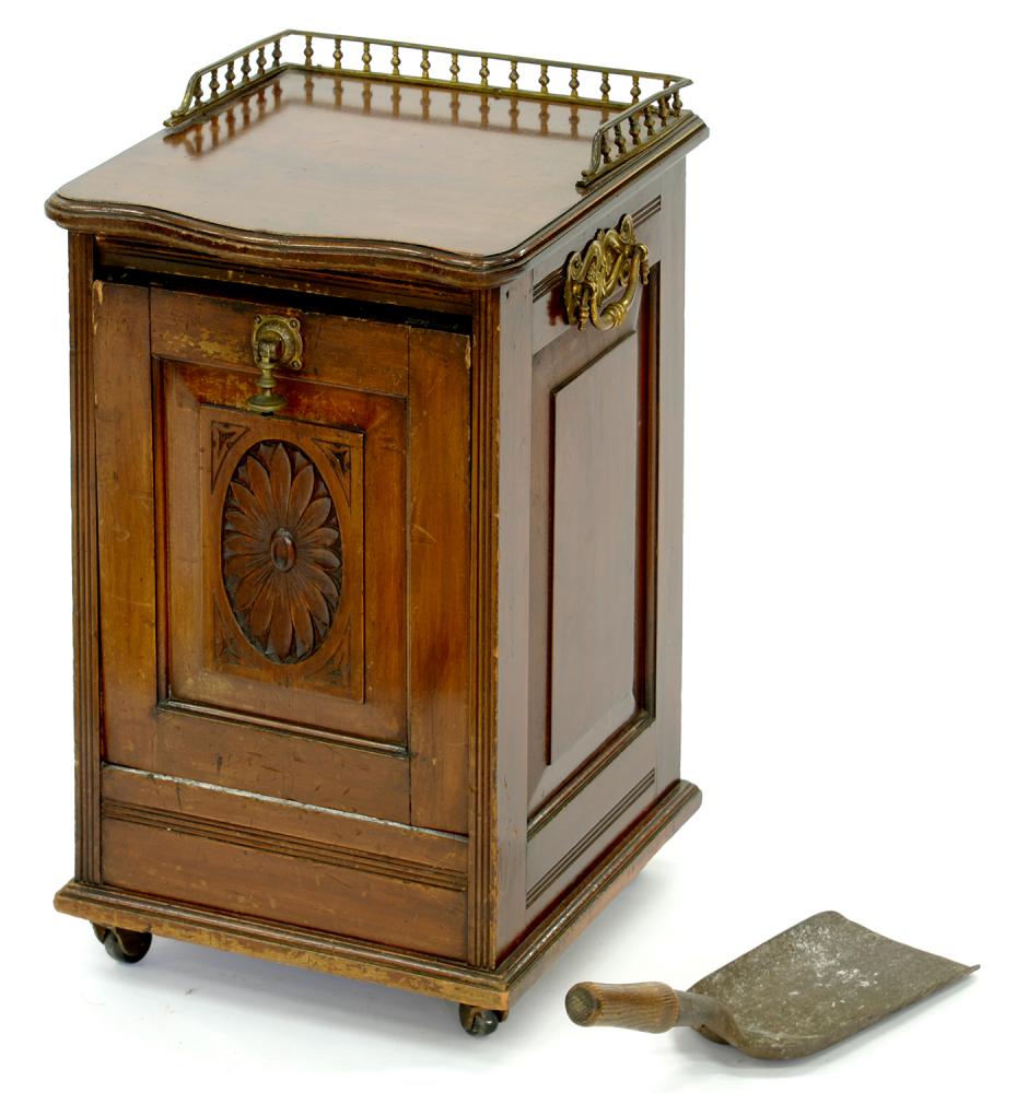 AN INDIAN CARVED HARDWOOD TABLE TOP CABINET, EARLY 20TH C, 38CM H; 60 X 23CM , AN INLAID MAHOGANY - Image 4 of 4