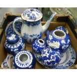 MISCELLANEOUS CHINESE BLUE AND WHITE CERAMICS, INCLUDING COFFEE POT, TEA BOWLS, GINGER JARS, ETC,