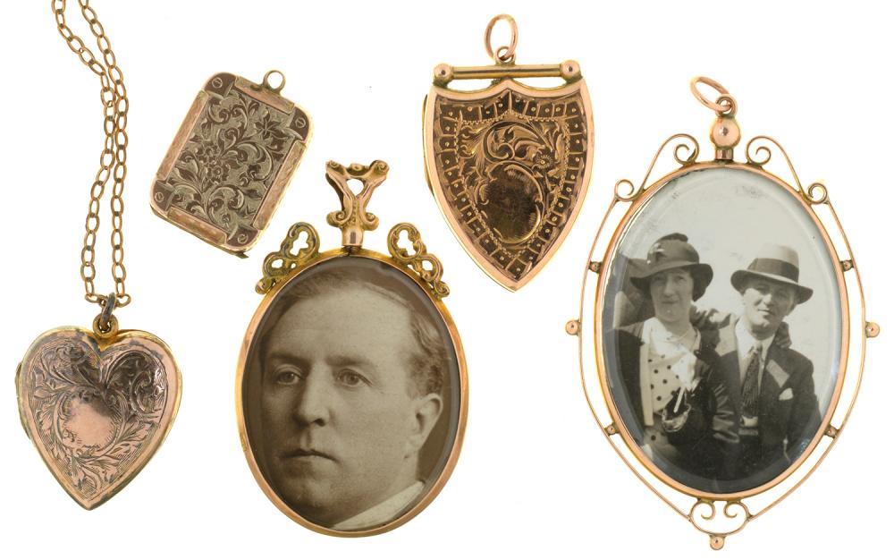 TWO GOLD LOCKETS, TWO LOCKETS WITH GOLD FRONTS AND A SILVER GILT HEART LOCKET AND CHAIN++GENERAL