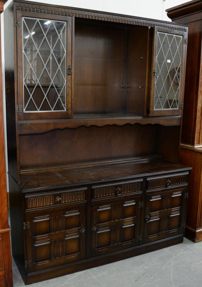 AN OAK DRESSER, THE UPPER PART FITTED WITH GLAZED DOORS, 196CM H X 151CM W