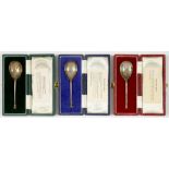 THREE ELIZABETH II SILVER SEAL TOP SPOONS, LONDON 1975 AND 1976, CASED, 2OZS 18DWTS++GOOD CONDITION