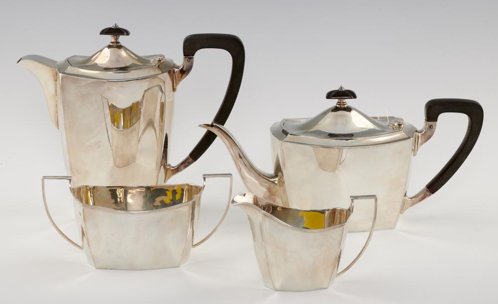 A GEORGE V SILVER TEA SERVICE , THE LIDDED JUG 19 CM H, BY BARKER BROS (SILVER) LTD, BIRMINGHAM