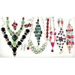 A COLLECTION OF HARDSTONE NECKLACES, BRACELETS AND OTHER JEWELLERY, INCLUDING A TURQUOISE BRACELET