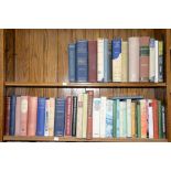 FIVE SHELVES OF MISCELLANEOUS BOOKS, INCLUDING ART, ANTIQUE REFERENCE AND HISTORY, ETC