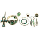 A SILVER VIOLIN BROOCH AND MISCELLANEOUS SILVER AND COSTUME JEWELLERY ++SOME DAMAGE AND WEAR