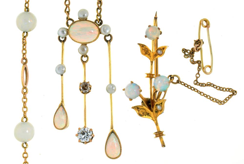 MISCELLANEOUS OPAL JEWELLERY INCLUDING AN EDWARDIAN OPAL, PEARL AND DIAMOND NECKLACE IN GOLD