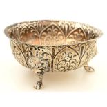 A VICTORIAN SILVER ROSE BOWL ON FOUR CLAW FEET, 13 CM DIAM, LONDON 1891, 7OZS 10DWTS++TARNISHED