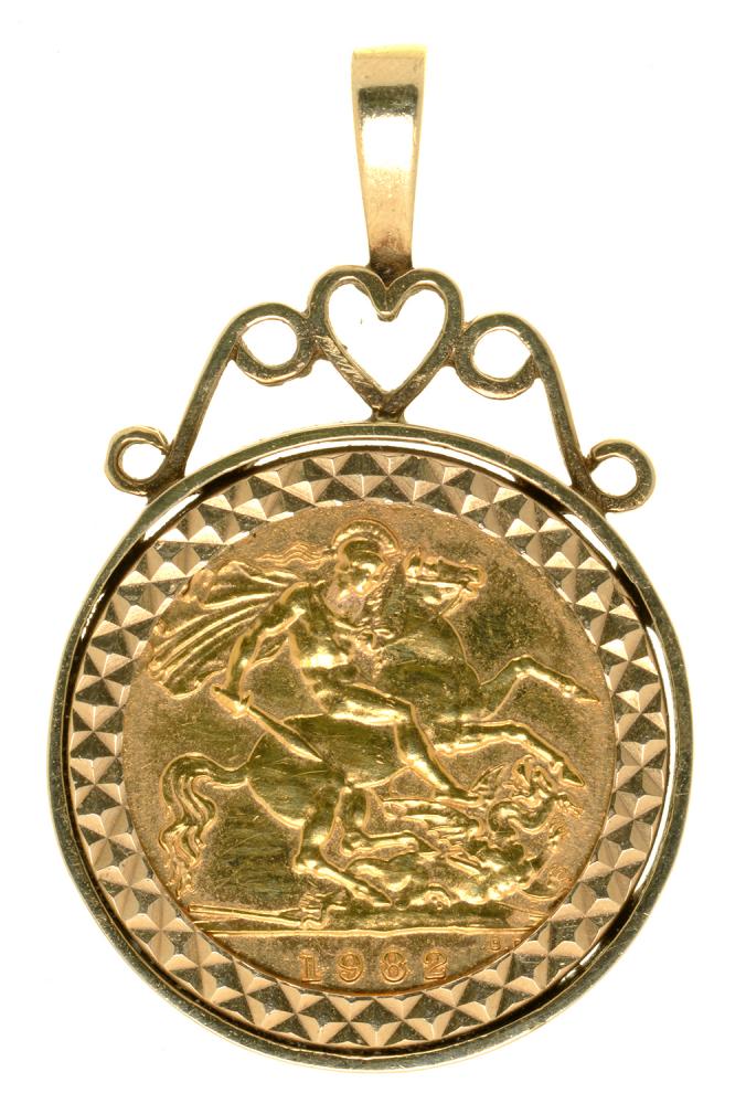 GOLD COIN. HALF SOVEREIGN, 1982, IN GOLD PENDANT MOUNT, 6G++LIGHT WEAR CONSISTENT WITH AGE