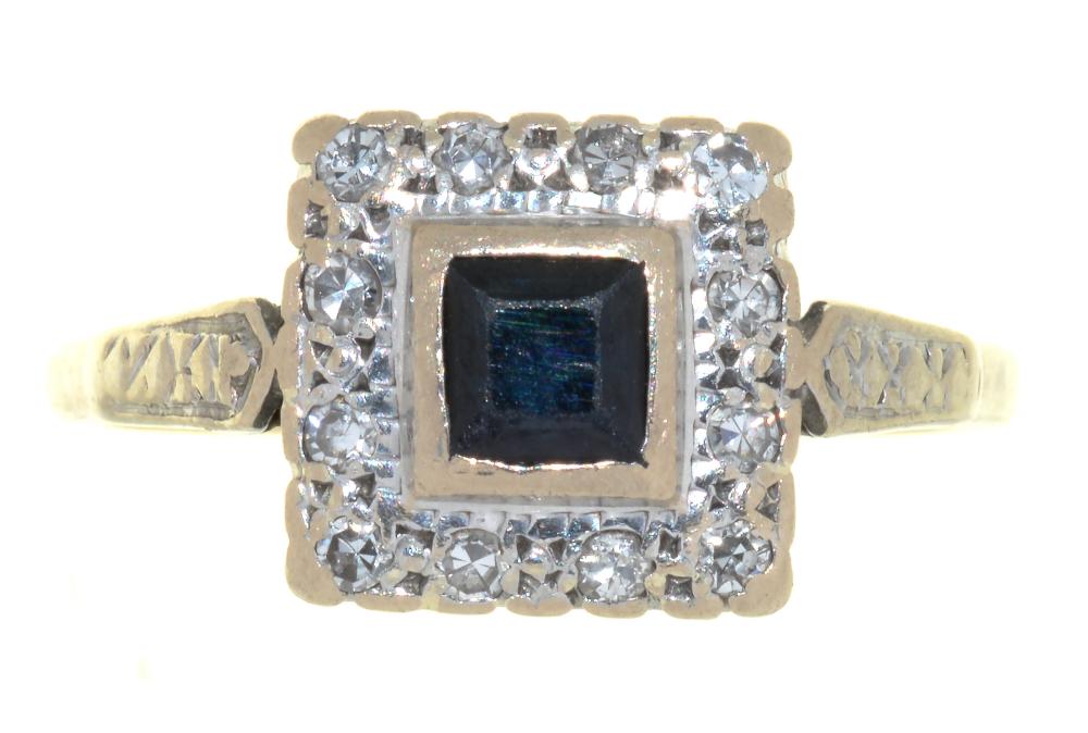A SAPPHIRE AND DIAMOND RING, IN GOLD MARKED 18CT, 5G, SIZE P++LIGHT WEAR CONSISTENT WITH AGE