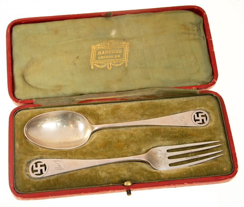 A GEORGE V SILVER FORK AND SPOON WITH PIERCED SWASTIKA TERMINAL, LONDON 1902, CASED, 1OZS 16DWTS++