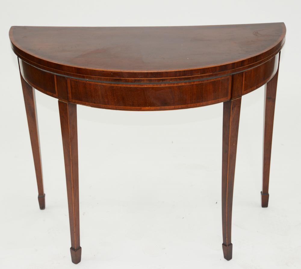 AN EDWARDIAN INLAID MAHOGANY CARD TABLE ON SQUARE TAPERING LEGS, 71CM H X 92CM W