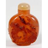 A CHINESE HARDSTONE SNUFF BOTTLE OF AGATE, CARVED WITH TWO FIGURES AND LOTUS, STOPPER, 6.5CM H
