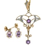 AN AMETHYST PENDANT IN GOLD, ON 9CT GOLD CHAIN, AND A PAIR OF AMETHYST EARRINGS IN GOLD, 8G++LIGHT