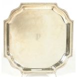 A GEORGE VI SILVER SALVER, 24 CM W, SHEFFIELD 1938, 19OZS++GOOD CONDITION