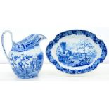 A SPODE BLUE PRINTED EARTHENWARE JUG, 20CM H AND A BLUE AND WHITE DESERT DISH, BOTH EARLY 19TH C