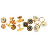A COLLECTION OF DRESS STUDS AND BUTTONS, INCLUDING FOUR WITH MOTHER OF PEARL FRONTS IN GOLD,