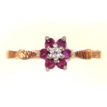 A DIAMOND AND RUBY CLUSTER RING IN 18CT GOLD, LONDON 1972, 2.85G, SIZE L++GOOD CONDITION