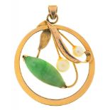 A JADE AND PEARL PENDANT, IN GOLD MARKED 14K, 4 X 3 CM APPROX, INCLUDING BAIL, 2.5G