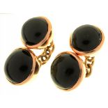 A PAIR OF CAT'S EYE DIOPSIDE CABOCHON CUFFLINKS, CHAIN BACK, IN GOLD, UNMARKED++GOOD CONDITION
