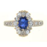 A SAPPHIRE AND DIAMOND CLUSTER RING IN 18CT WHITE GOLD, 4G, SIZE K