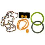 AN AMBER BEAD NECKLACE, 15G, A SIMILAR RING, A NEPHRITE BANGLE, ETC (6)++LIGHT WEAR CONSISTENT