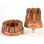 A LATE VICTORIAN COPPER CULINARY MOULD AND COVER BY BENHAM & FROUD, 13.5CM H AND A CONTEMPORARY