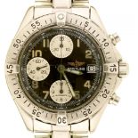 A BREITLING STAINLESS STEEL SELF WINDING CHRONOGRAPH WRISTWATCH 3.9cm, maker's bracelet and clasp