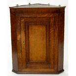 A VICTORIAN OAK CORNER CUPBOARD WITH PANELLED DOOR, 93CM H X 74CM W