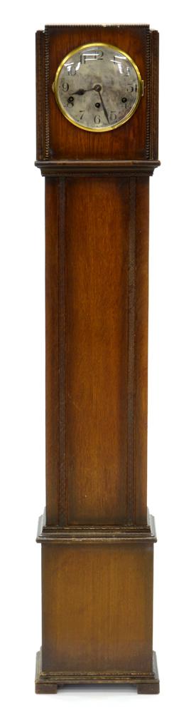 AN OAK DWARF LONGCASE CLOCK WITH SILVERED DIAL, CHIMING MOVEMENT, C1930, 142CM H X 25CM W