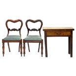 A PAIR OF VICTORIAN MAHOGANY KIDNEY SHAPED BACK DINING CHAIRS AND MAHOGANY TEA TABLE, 74CM W