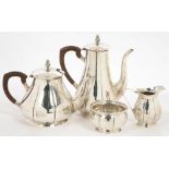 AN ELIZABETH II SILVER FOUR PIECE COFFEE AND TEA SERVICE, COFFEE POT 23 CM H, BIRMINGHAM 1963, 54OZS