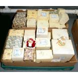 MISCELLANEOUS ORNAMENTAL CERAMICS, INCLUDING A COLLECTION OF CHERISHED TEDDIES, MOSTLY BOXED