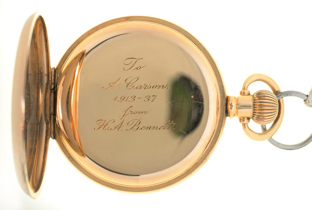 A GOLD PLATED WALTHAM WATCH, MOON 260281, INSCRIBED TO A.CARSON 1913-37 FROM H.A. BENNETT, ON - Bild 2 aus 3