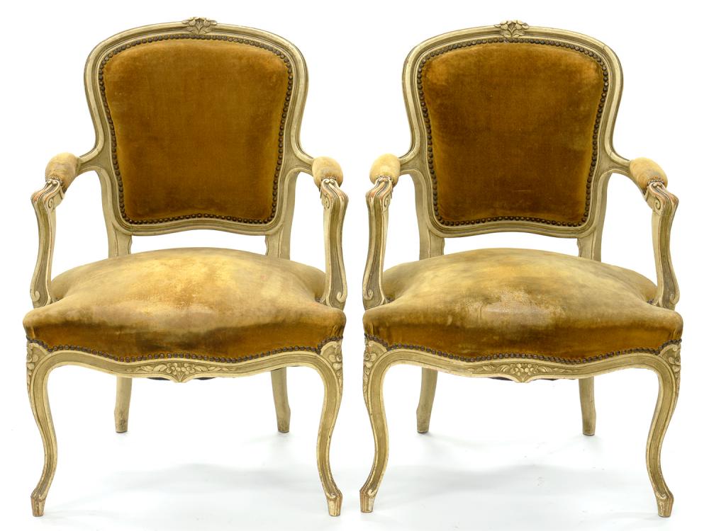 A PAIR OF PAINTED BEECH ELBOW CHAIRS IN LOUIS XV STYLE, EARLY 20TH C