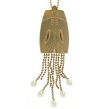 A 9CT GOLD FRINGED PENDANT ON A GOLD CHAIN, WITH PEARLS AT INTERVALS, MARKED 375, 18.5G++LIGHT