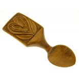 A TREEN LOVE SPOON, THE RECTANGULAR HANDLE CARVED WITH A HEART, 15.5CM L