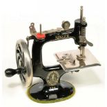SINGER MINIATURE EARLY 1900S MINIATURE MACHINE FROM THE A SINGER FOR THE GIRLS RANGE, IN ORIGINAL