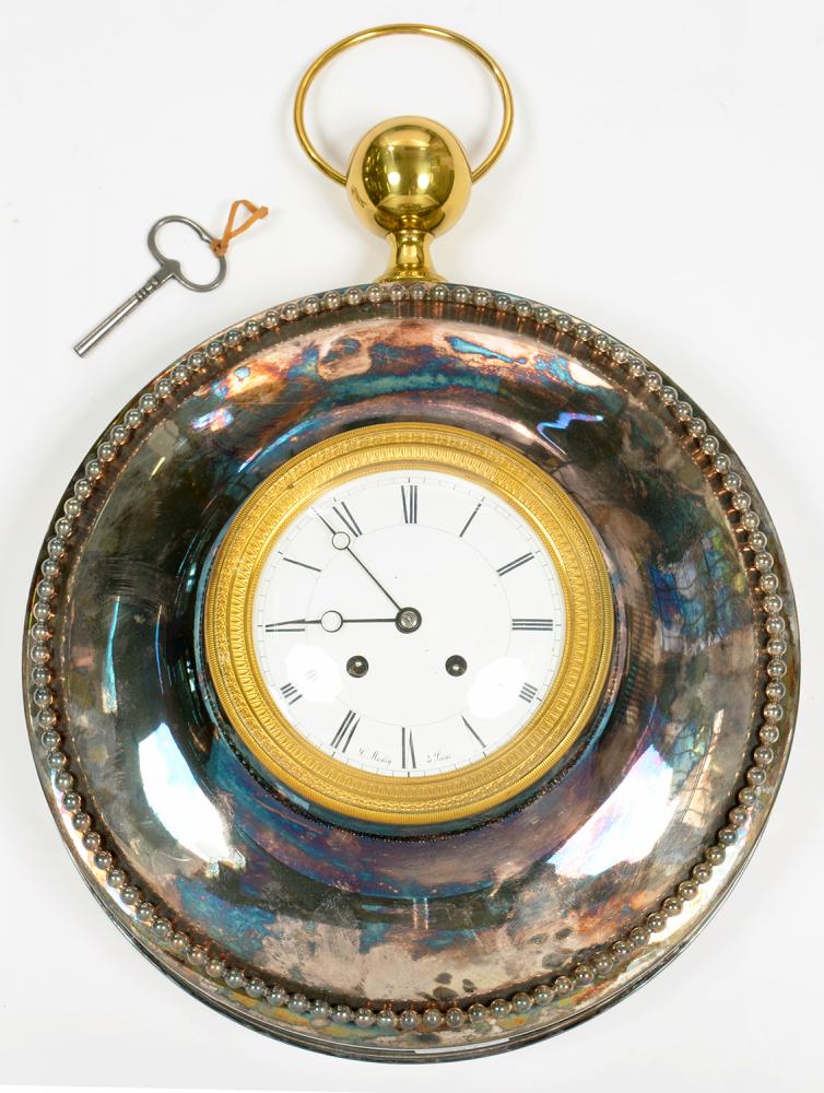 A FRENCH EPNS WALL CLOCK WITH ENAMEL DIAL AND ORMOLU CAVETTO, BRASS FINIAL AND SUSPENSION RING, 30CM