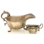 A GEORGE V SILVER SAUCE BOAT, 8.5 CM H, CHESTER 1935 AND A VICTORIAN SILVER SALT CELLAR, 4 CM H,