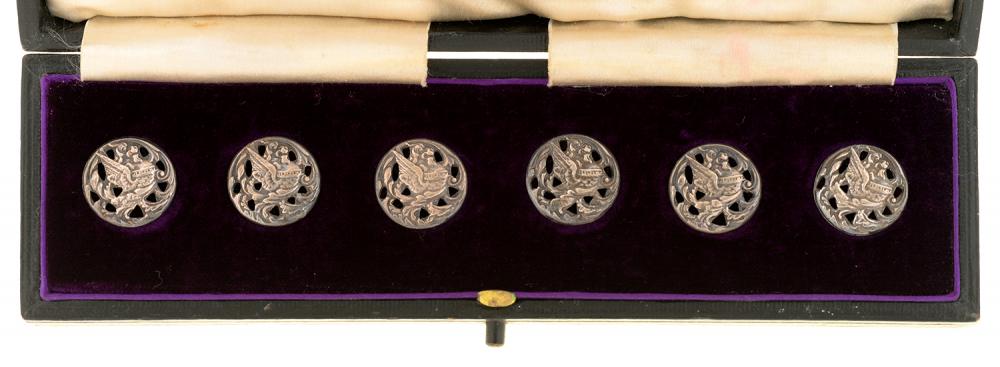 A SET OF SIX EDWARD VII SILVER BUTTONS, 16 MM DIAM, BIRMINGHAM 1906, CASED. 5DWTS++TARNISHED. CASE