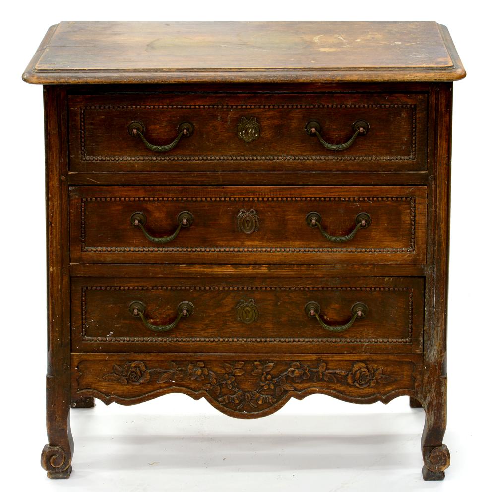 AN OAK CHEST OF DRAWERS, EARLY 20TH C, 81CM H; 81 X 34CM