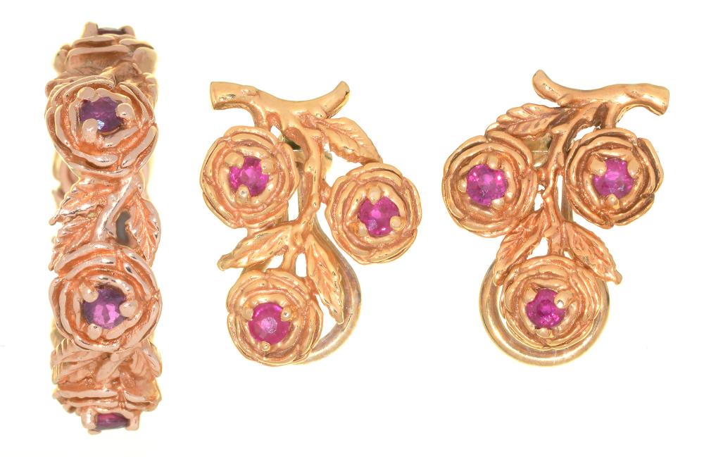 A RUBY RING OF FLORAL DESIGN, IN 14CT GOLD AND EARRINGS EN SUITE, 11.5G, SIZE J½++IN GOOD CONDITION