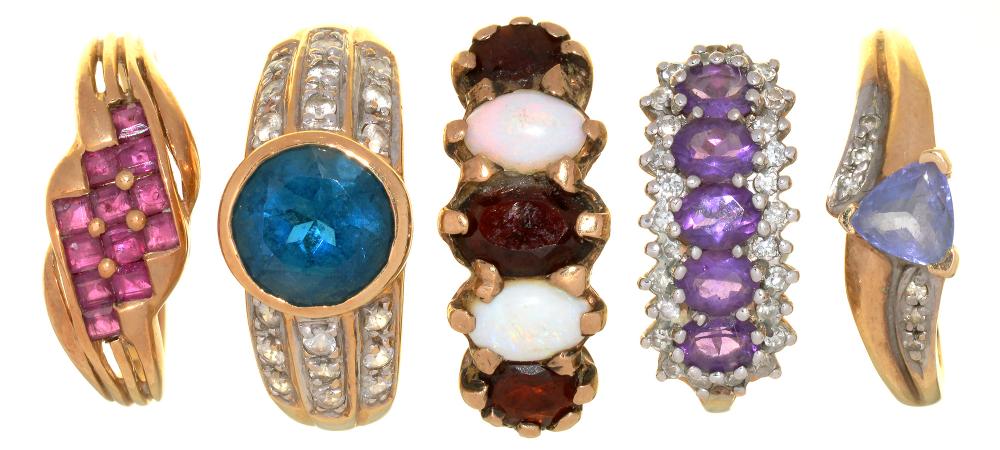 FIVE GEM SET 9CT GOLD RINGS, INCLUDING AN AMETHYST AND DIAMOND CLUSTER RING AND AN AMETHYST AND