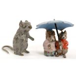 TWO MINIATURE COLD PAINTED BRONZES OF 'A HAPPY PAIR' BENEATH AN UMBRELLA AND A RAT, 2.5 6.3CM H,