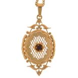 A GARNET PENDANT IN GOLD, ON GOLD CHAIN, UNMARKED, 10G++LIGHT WEAR CONSISTENT WITH AGE