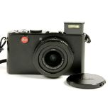 A LEICA D-LUX 4 DIGITAL CAMERA