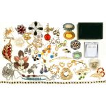 MISCELLANEOUS SILVER AND COSTUME JEWELLERY++WEAR AND DAMAGE CONISSTENT WITH AGE