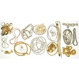 MISCELLANEOUS SILVER AND SIVER GILT JEWELLERY, 418G++WEAR CONSISTENT WITH AGE