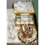 A COLLECTION OF ABBEYDALE PORCELAIN, TO INCLUDE chrysanthemum PATTERN PLATES AND CUPS AND SAUCERS, A